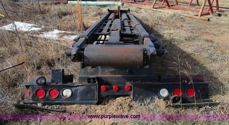 image for item H3433 1995 Ford L9000 truck cab and chassis