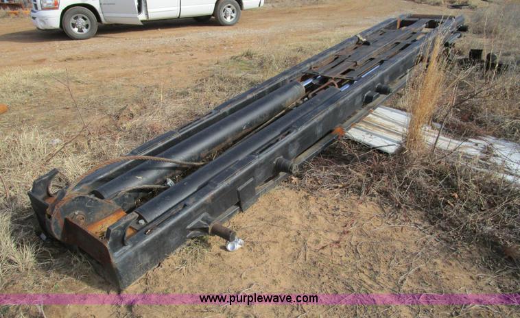 image for item H3433 1995 Ford L9000 truck cab and chassis