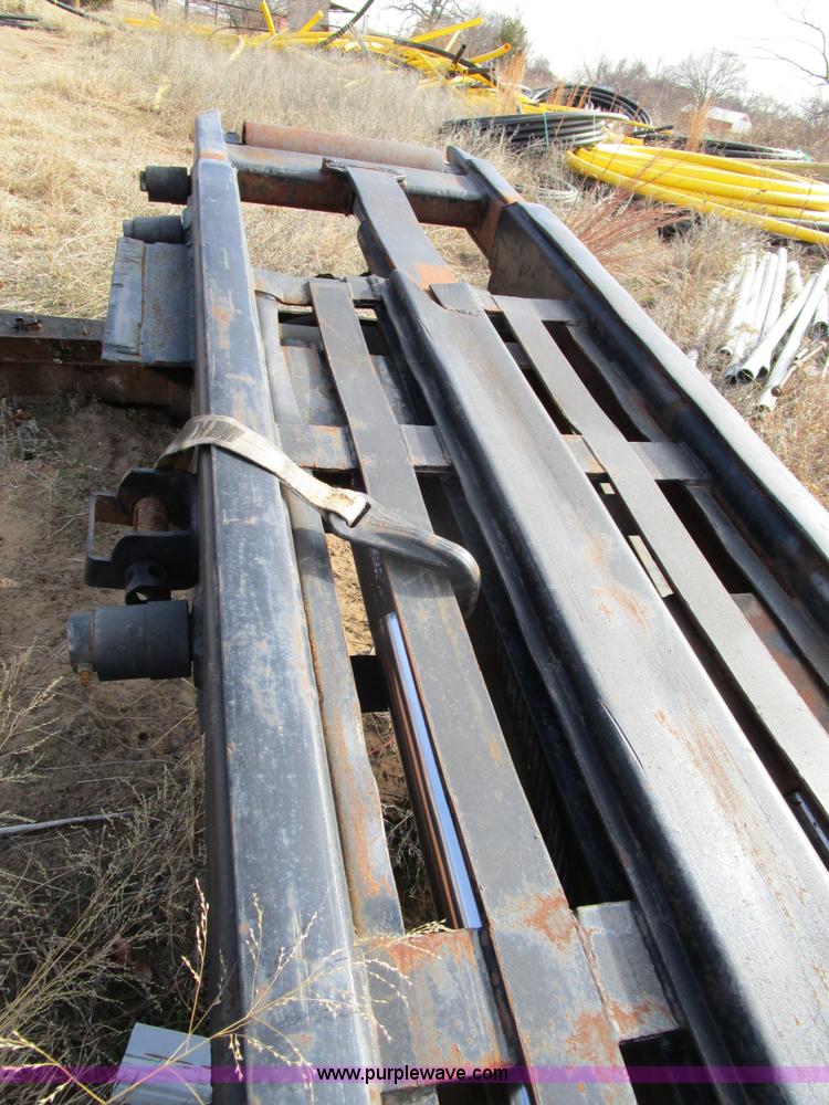 image for item H3433 1995 Ford L9000 truck cab and chassis