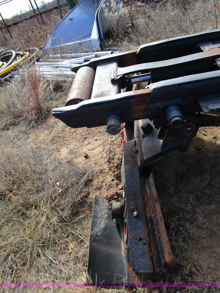 image for item H3433 1995 Ford L9000 truck cab and chassis