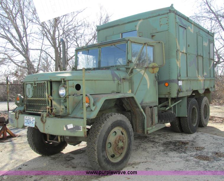 image for item H7601 1971 Jeep military truck