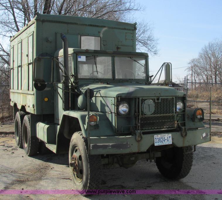 image for item H7601 1971 Jeep military truck