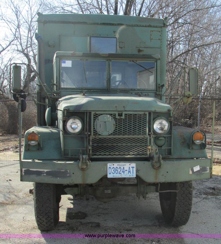 image for item H7601 1971 Jeep military truck