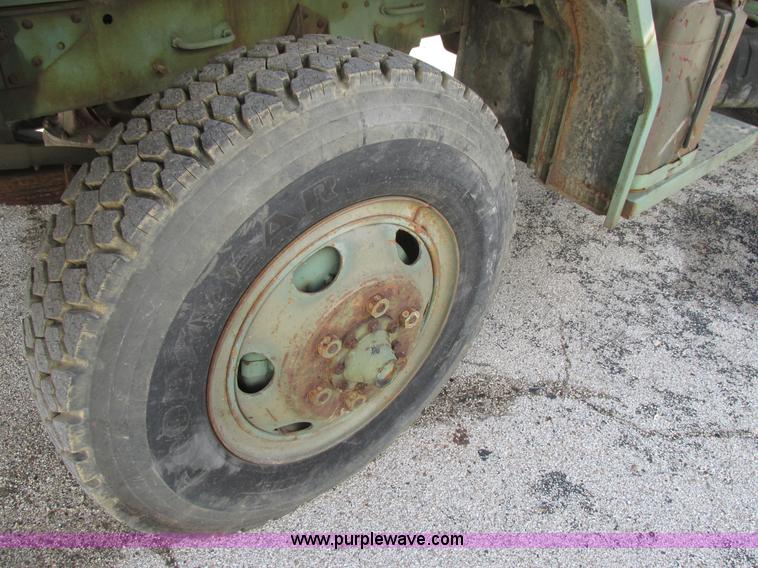 image for item H7601 1971 Jeep military truck