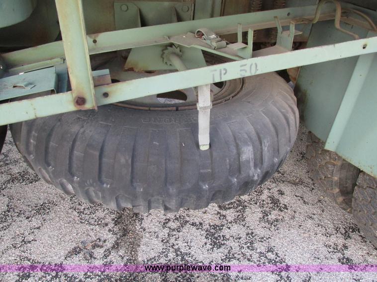 image for item H7601 1971 Jeep military truck