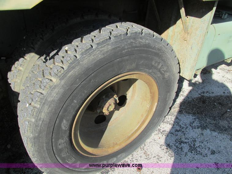 image for item H7601 1971 Jeep military truck