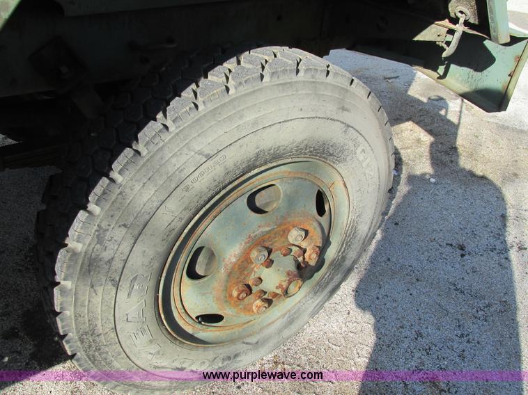 image for item H7601 1971 Jeep military truck