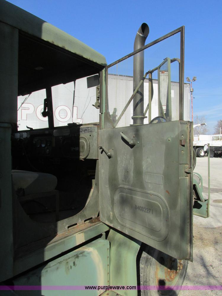 image for item H7601 1971 Jeep military truck