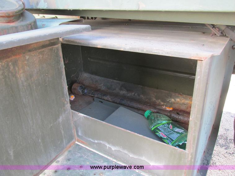 image for item H7601 1971 Jeep military truck