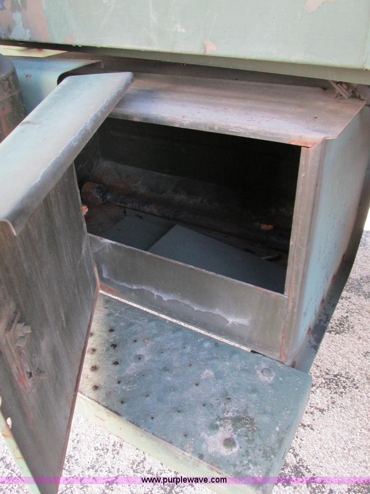 image for item H7601 1971 Jeep military truck