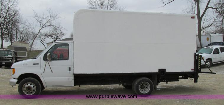image for item H7607 1995 Ford E350 box van