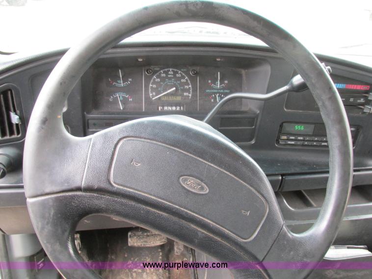 image for item H7607 1995 Ford E350 box van