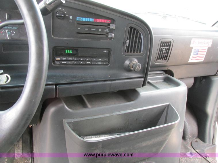 image for item H7607 1995 Ford E350 box van