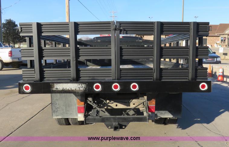 image for item I2408 2005 Chevrolet Silverado 3500 flatbed pickup truck