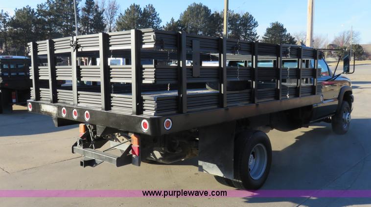 image for item I2408 2005 Chevrolet Silverado 3500 flatbed pickup truck