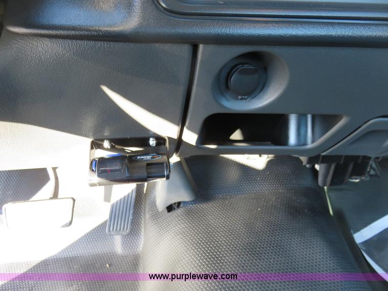 image for item I2408 2005 Chevrolet Silverado 3500 flatbed pickup truck