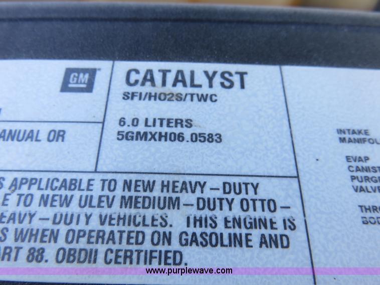 image for item I2408 2005 Chevrolet Silverado 3500 flatbed pickup truck