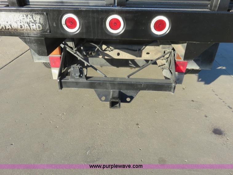 image for item I2408 2005 Chevrolet Silverado 3500 flatbed pickup truck