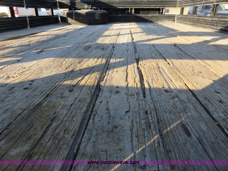 image for item I2408 2005 Chevrolet Silverado 3500 flatbed pickup truck