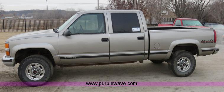 image for item I2410 2000 Chevrolet 2500 Crew Cab pickup truck
