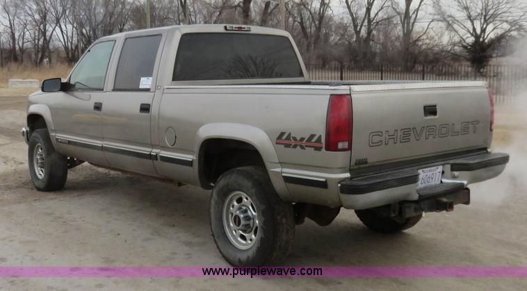 image for item I2410 2000 Chevrolet 2500 Crew Cab pickup truck