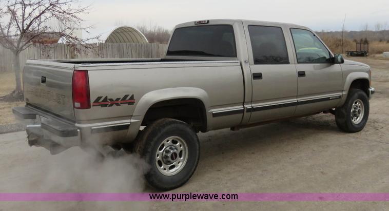 image for item I2410 2000 Chevrolet 2500 Crew Cab pickup truck