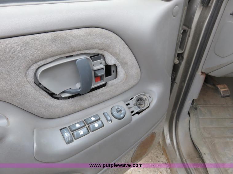 image for item I2410 2000 Chevrolet 2500 Crew Cab pickup truck