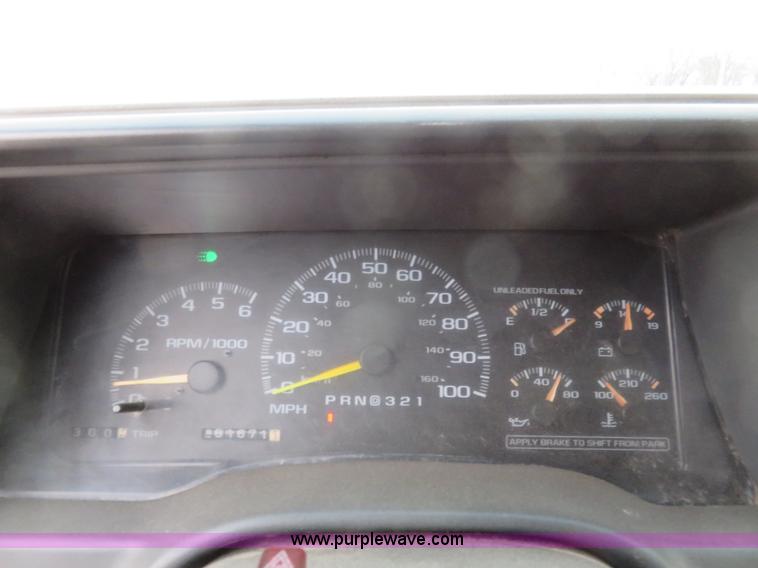 image for item I2410 2000 Chevrolet 2500 Crew Cab pickup truck