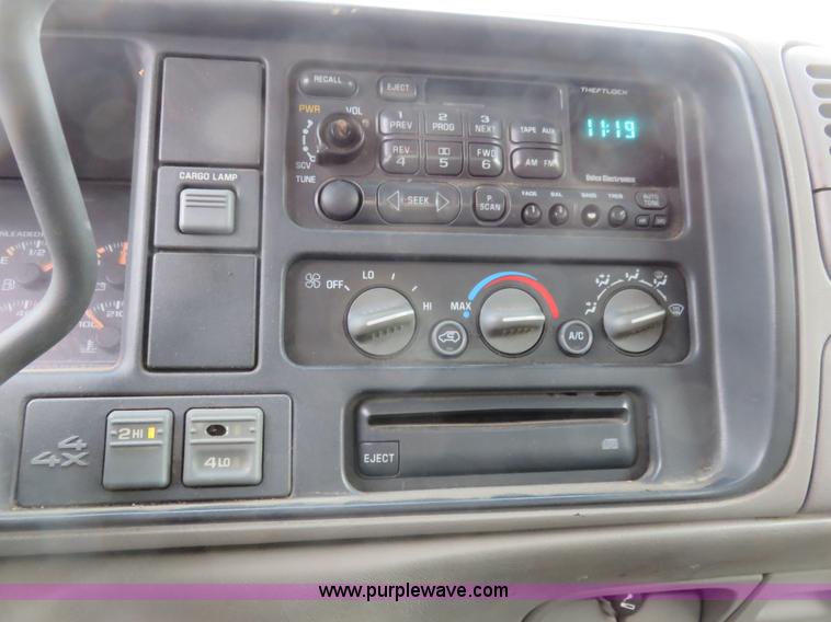 image for item I2410 2000 Chevrolet 2500 Crew Cab pickup truck