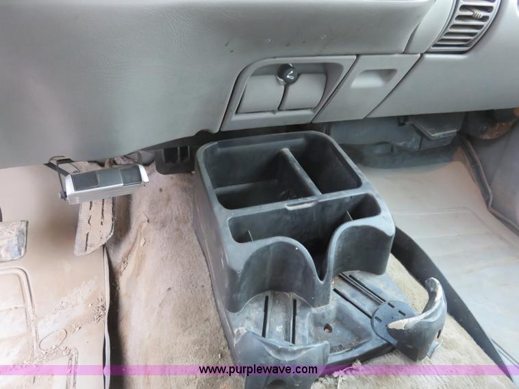 image for item I2410 2000 Chevrolet 2500 Crew Cab pickup truck