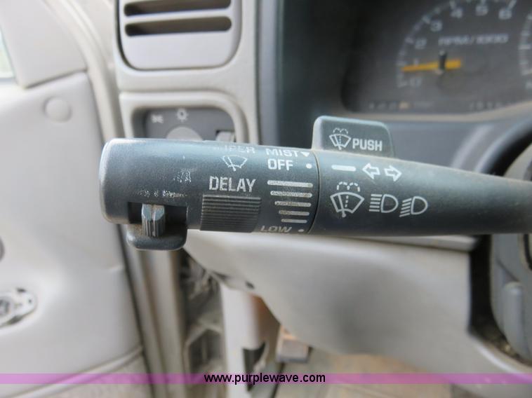 image for item I2410 2000 Chevrolet 2500 Crew Cab pickup truck