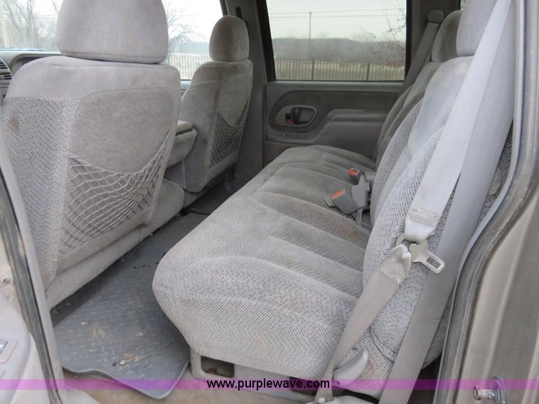 image for item I2410 2000 Chevrolet 2500 Crew Cab pickup truck