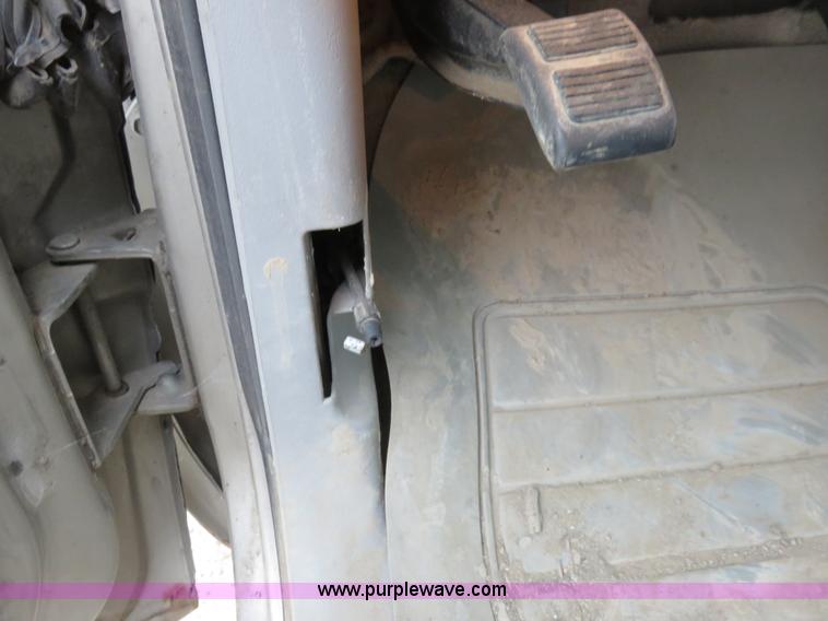 image for item I2410 2000 Chevrolet 2500 Crew Cab pickup truck