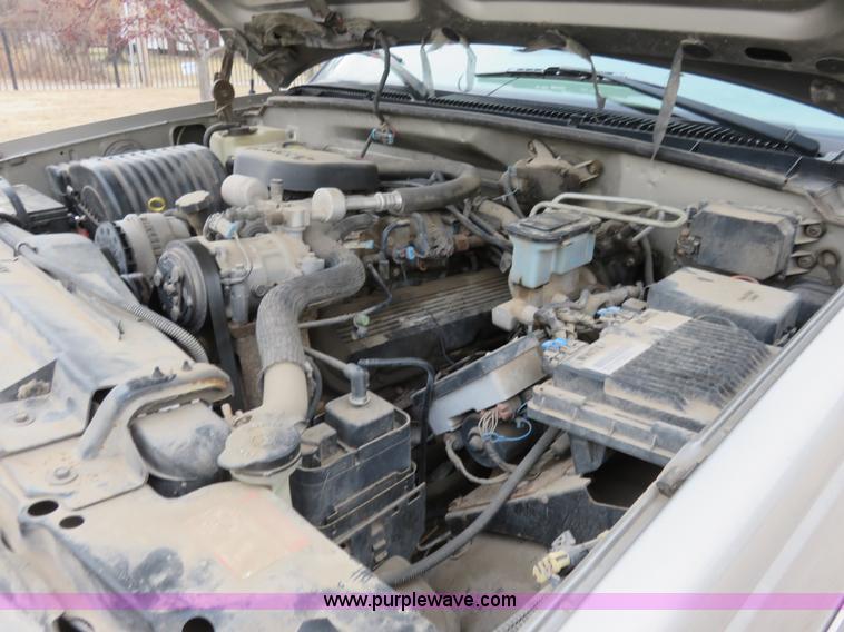 image for item I2410 2000 Chevrolet 2500 Crew Cab pickup truck