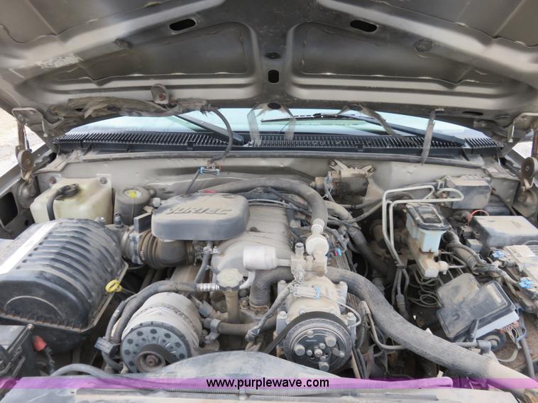 image for item I2410 2000 Chevrolet 2500 Crew Cab pickup truck