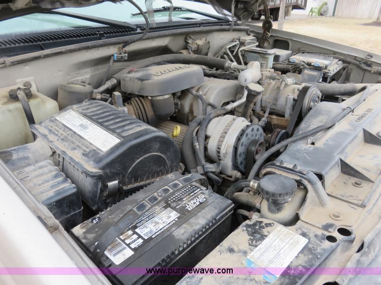 image for item I2410 2000 Chevrolet 2500 Crew Cab pickup truck