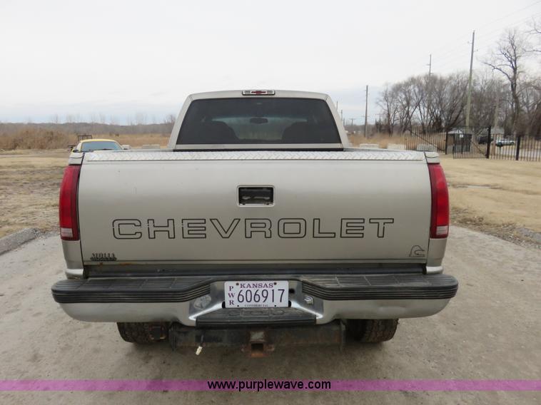 image for item I2410 2000 Chevrolet 2500 Crew Cab pickup truck