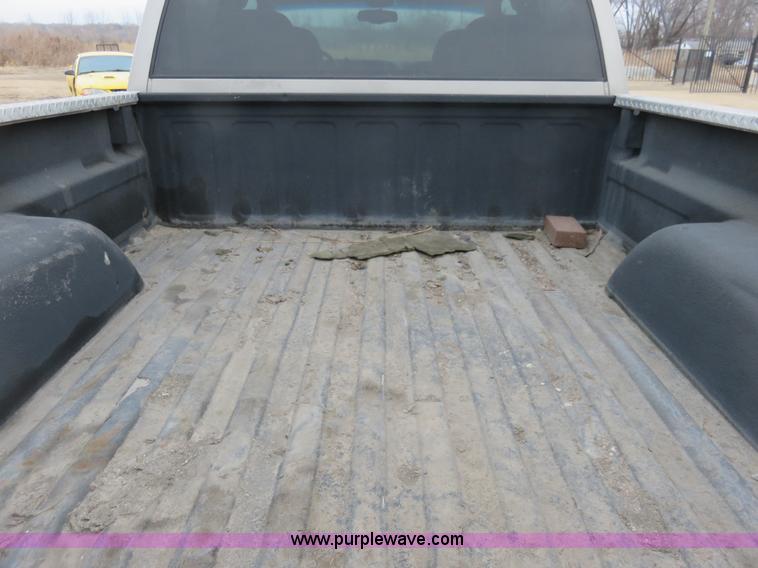image for item I2410 2000 Chevrolet 2500 Crew Cab pickup truck