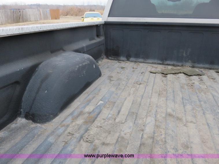 image for item I2410 2000 Chevrolet 2500 Crew Cab pickup truck