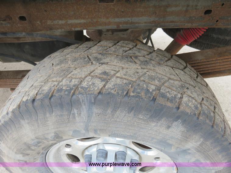 image for item I2410 2000 Chevrolet 2500 Crew Cab pickup truck