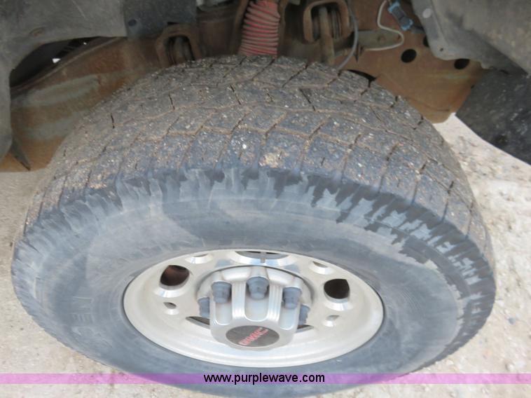 image for item I2410 2000 Chevrolet 2500 Crew Cab pickup truck