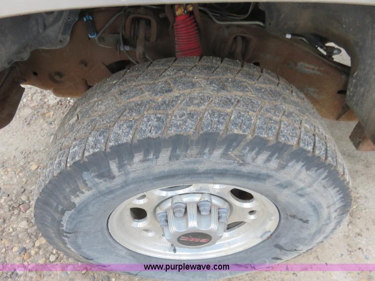 image for item I2410 2000 Chevrolet 2500 Crew Cab pickup truck