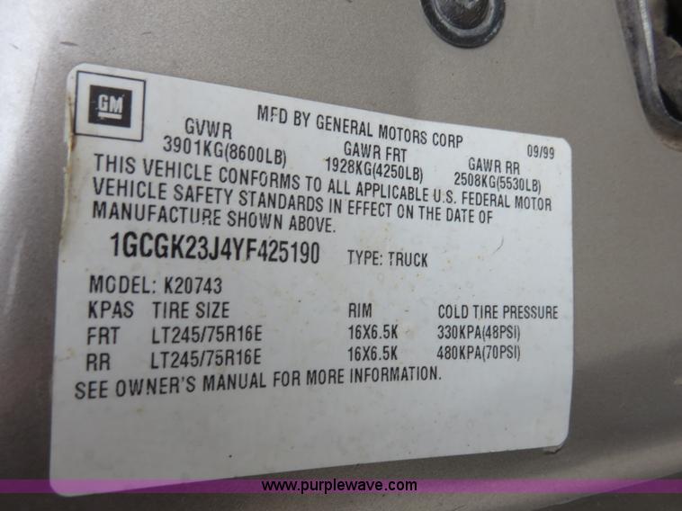 image for item I2410 2000 Chevrolet 2500 Crew Cab pickup truck