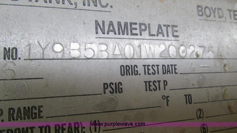 image for item I3113 1998 Freightliner FL70 Business Class fuel truck