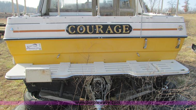 image for item I3115 1979 Bayliner Victoria 2750 boat