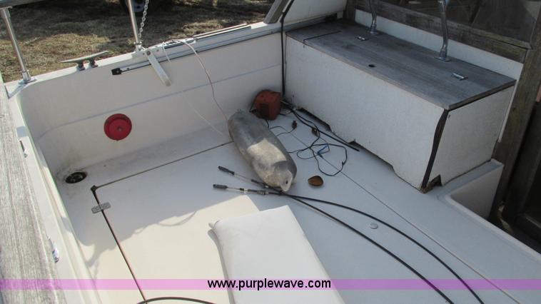 image for item I3115 1979 Bayliner Victoria 2750 boat