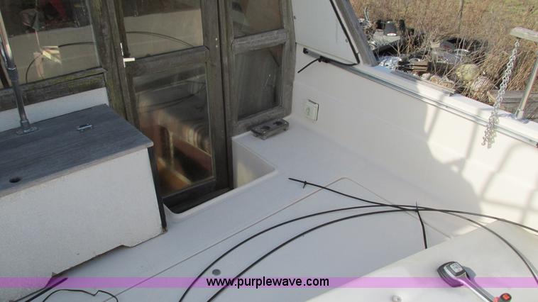 image for item I3115 1979 Bayliner Victoria 2750 boat