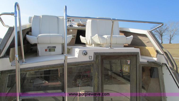 image for item I3115 1979 Bayliner Victoria 2750 boat