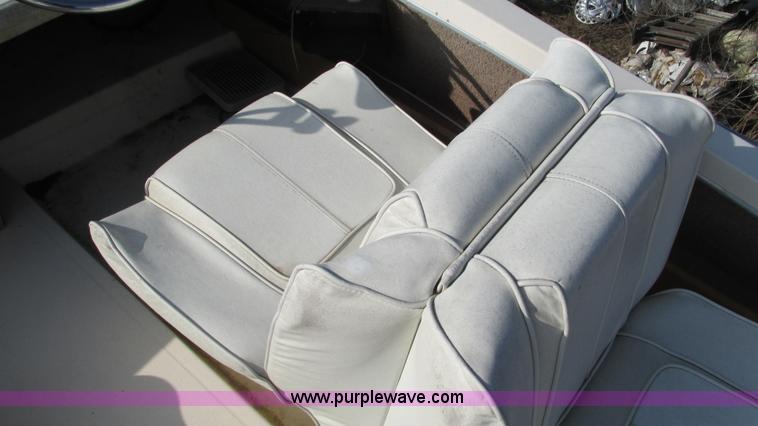 image for item I3115 1979 Bayliner Victoria 2750 boat