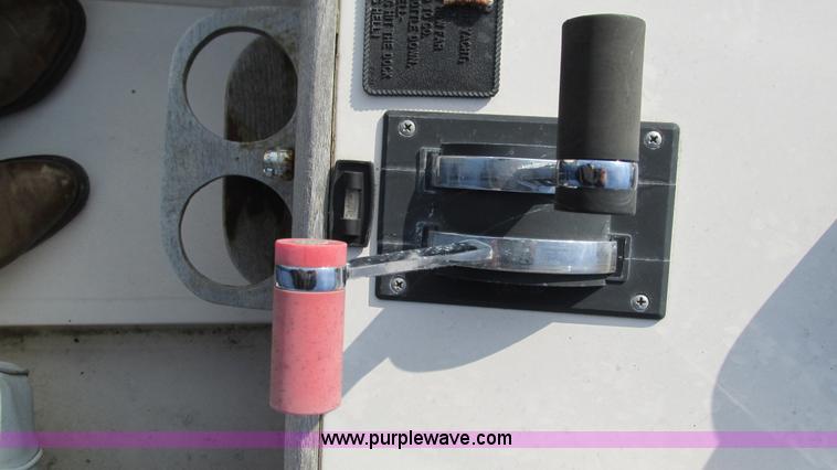 image for item I3115 1979 Bayliner Victoria 2750 boat